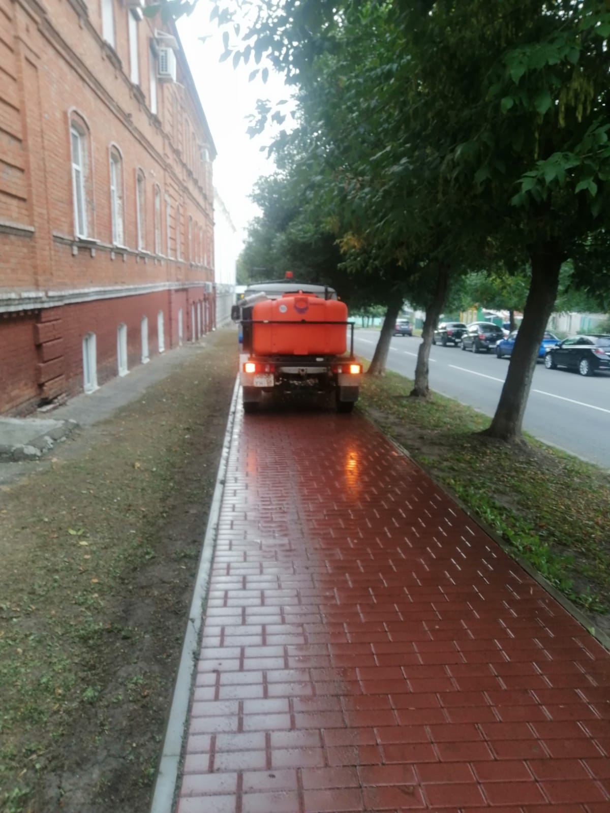 Мойка тротуаров по ул.Чкалова