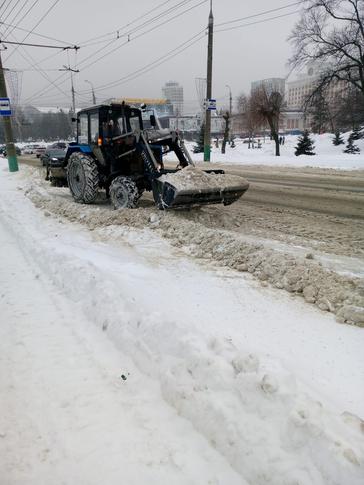 Погрузка и вывоз снега по ул. Плеханова