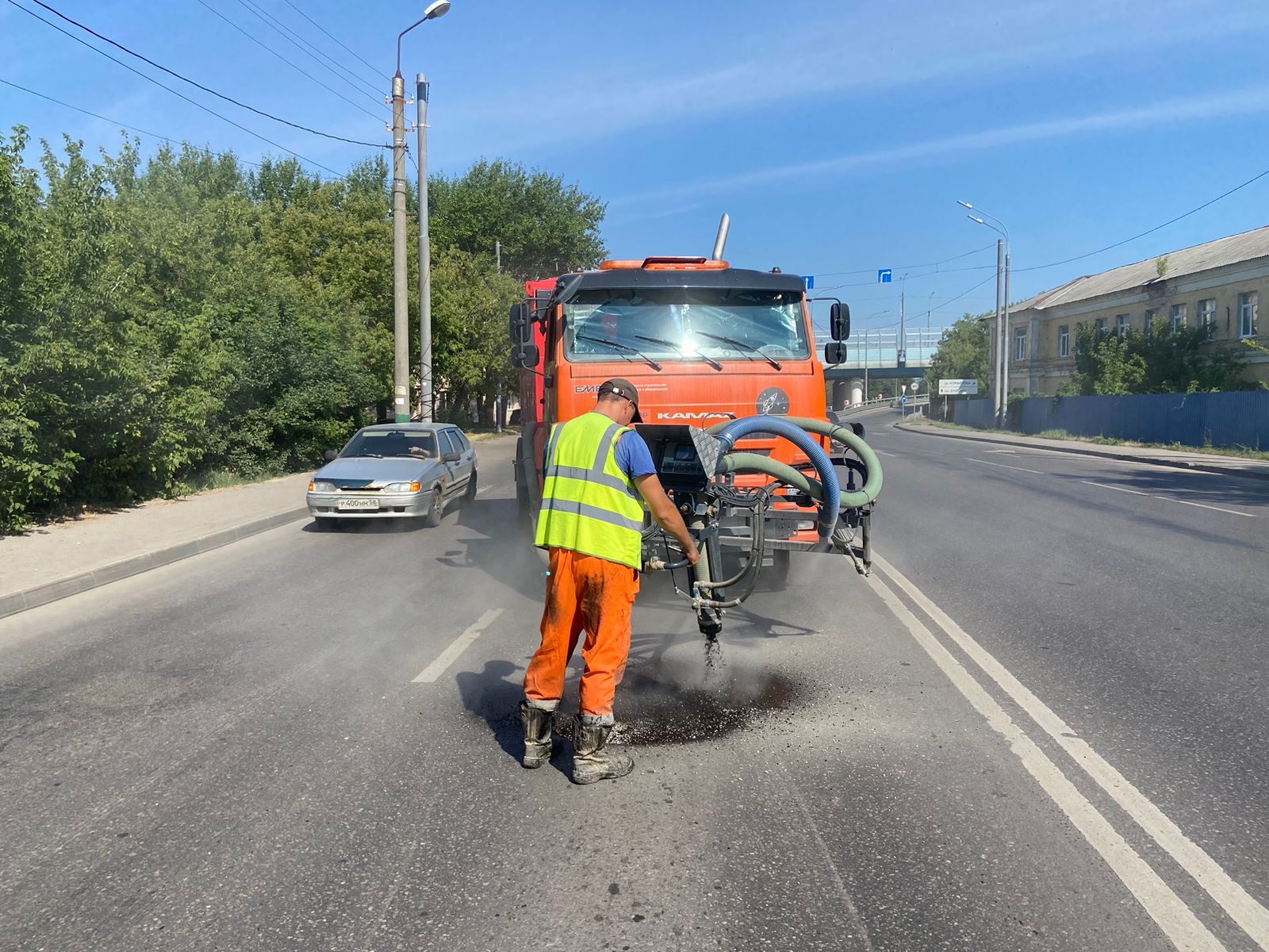 Ямочный ремонт дороги по ул. Тухачевского струйно-инъекционным методом
