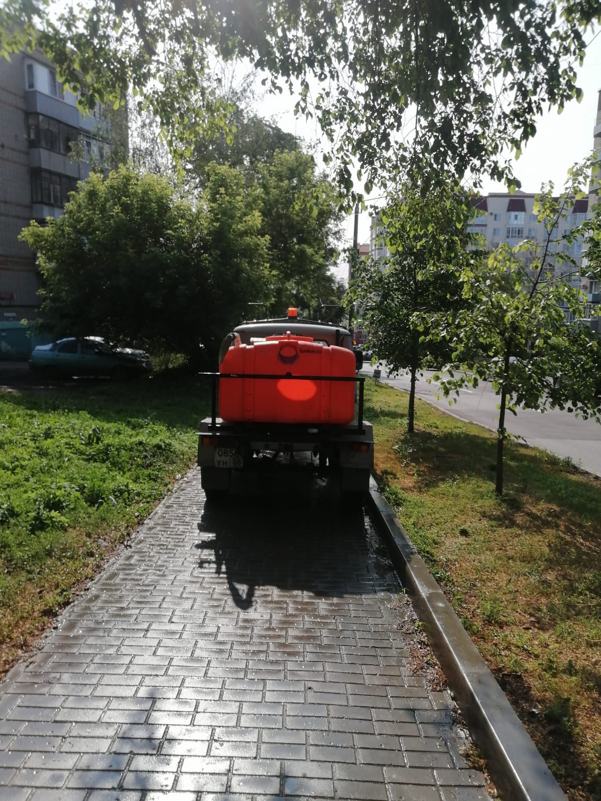 Мойка тротуара по ул. Чкалова, Красная