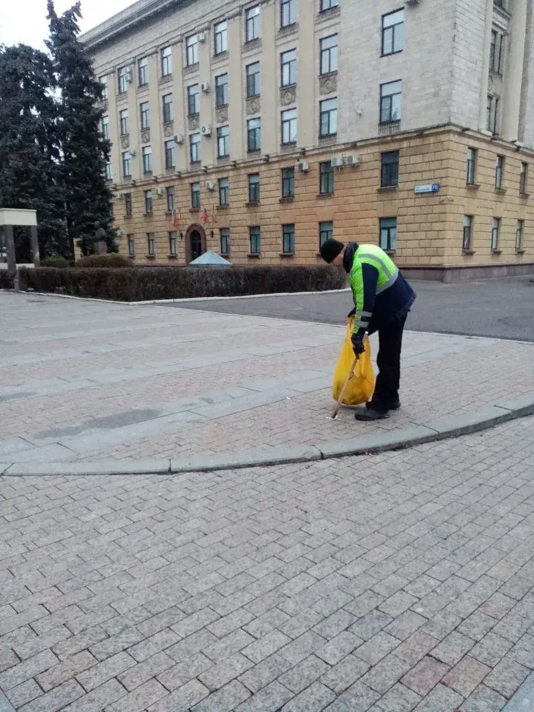 Уборка случайного мусора (работа санитарного патруля)