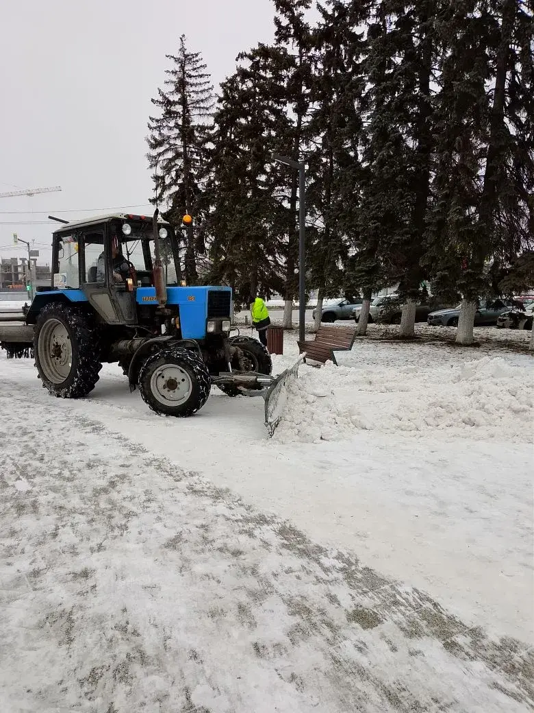 Ручная и механизированная очистка от снега бульвара Славы