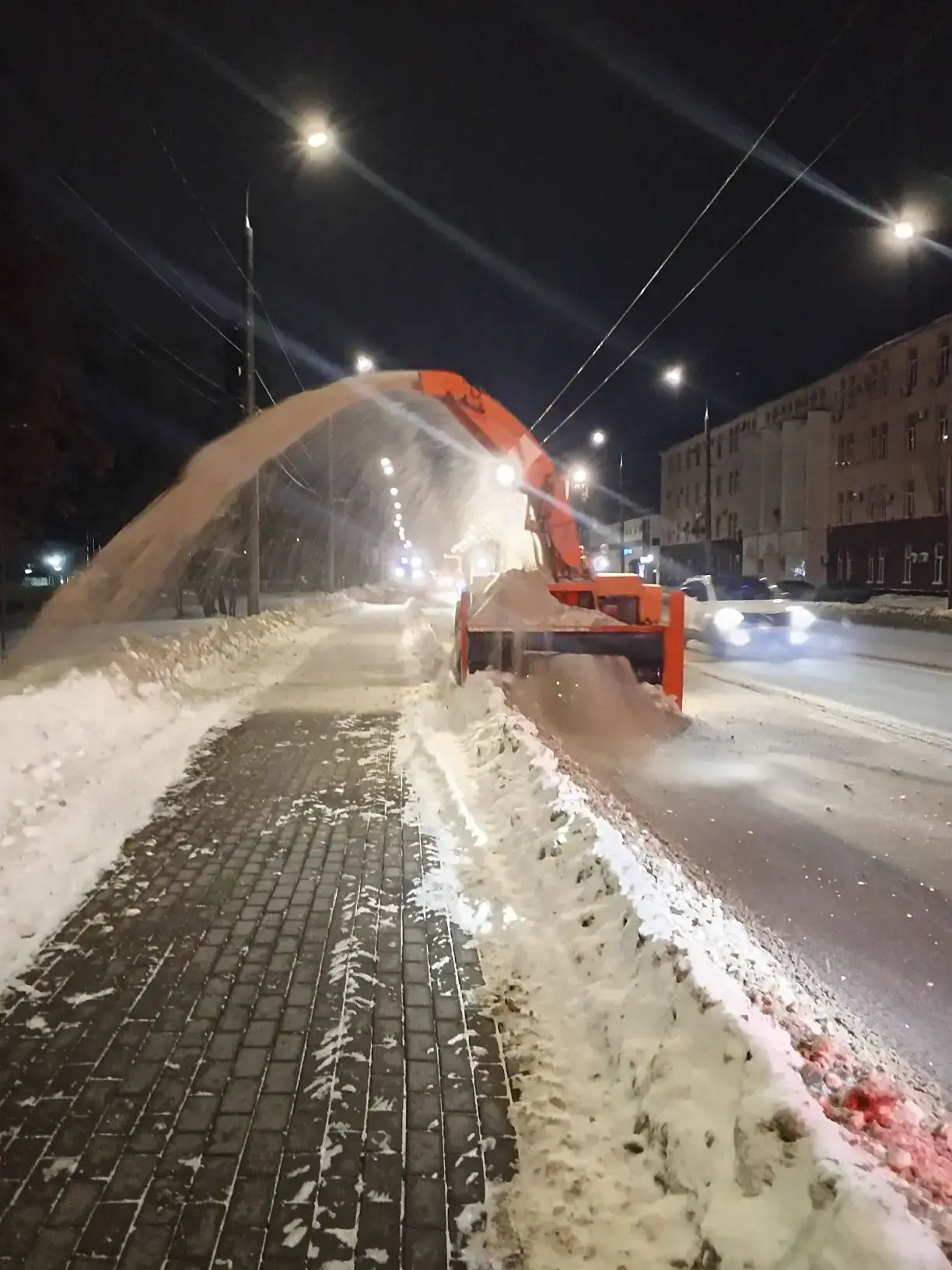 Перекидка снега шнекороторным снегоочистителем по ул. Баумана, Тамбовская