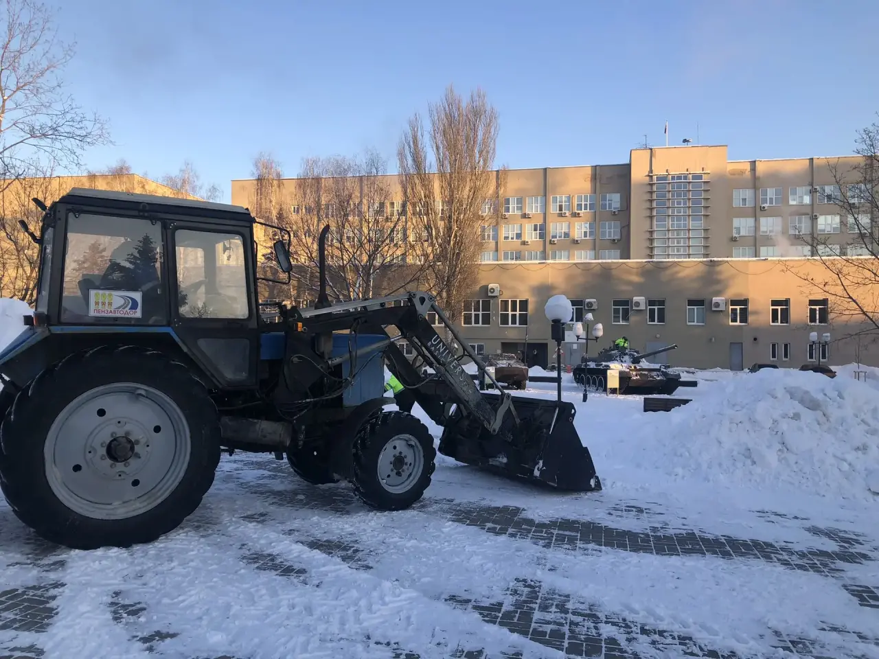 Очистка от снега бульвара М. Горького