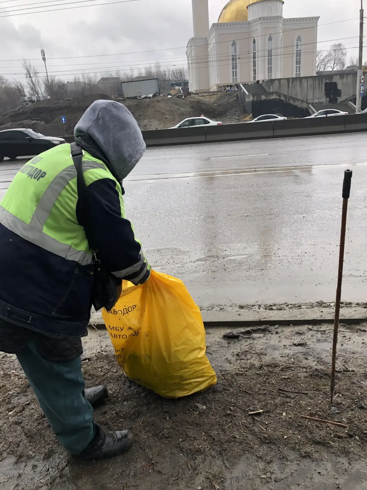 Сбор случайного мусора (работа санитарного патруля)