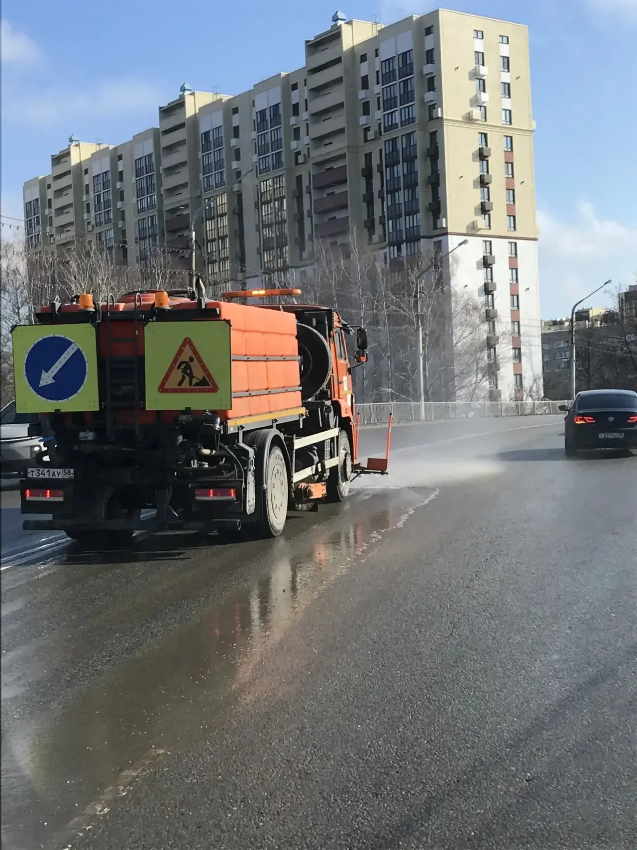 Мойка проезжей части дороги путепровода по ул. Ленина