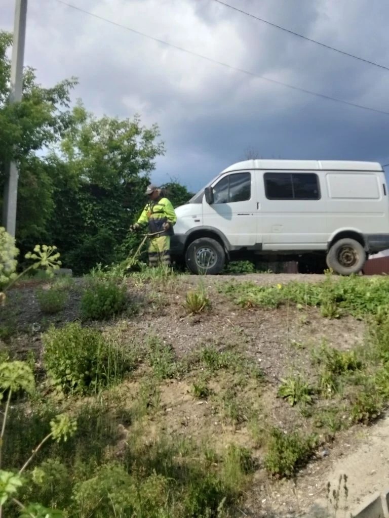 Уборка мусора, покос травы на пешеходном понтонном переходе Пенза-3 — остров Пески