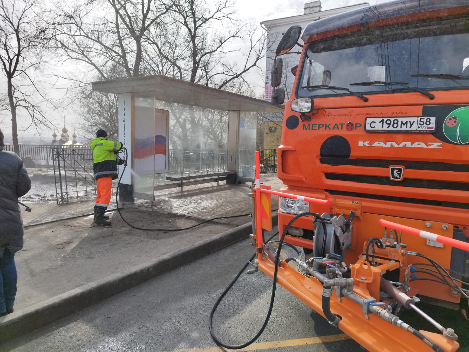 Мойка остановок общественного транспорта по ул.Кирова, Окружная