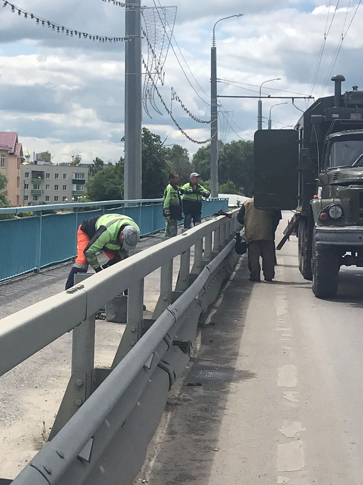 Замена металлического барьерного ограждения на мосту по ул. Терновского