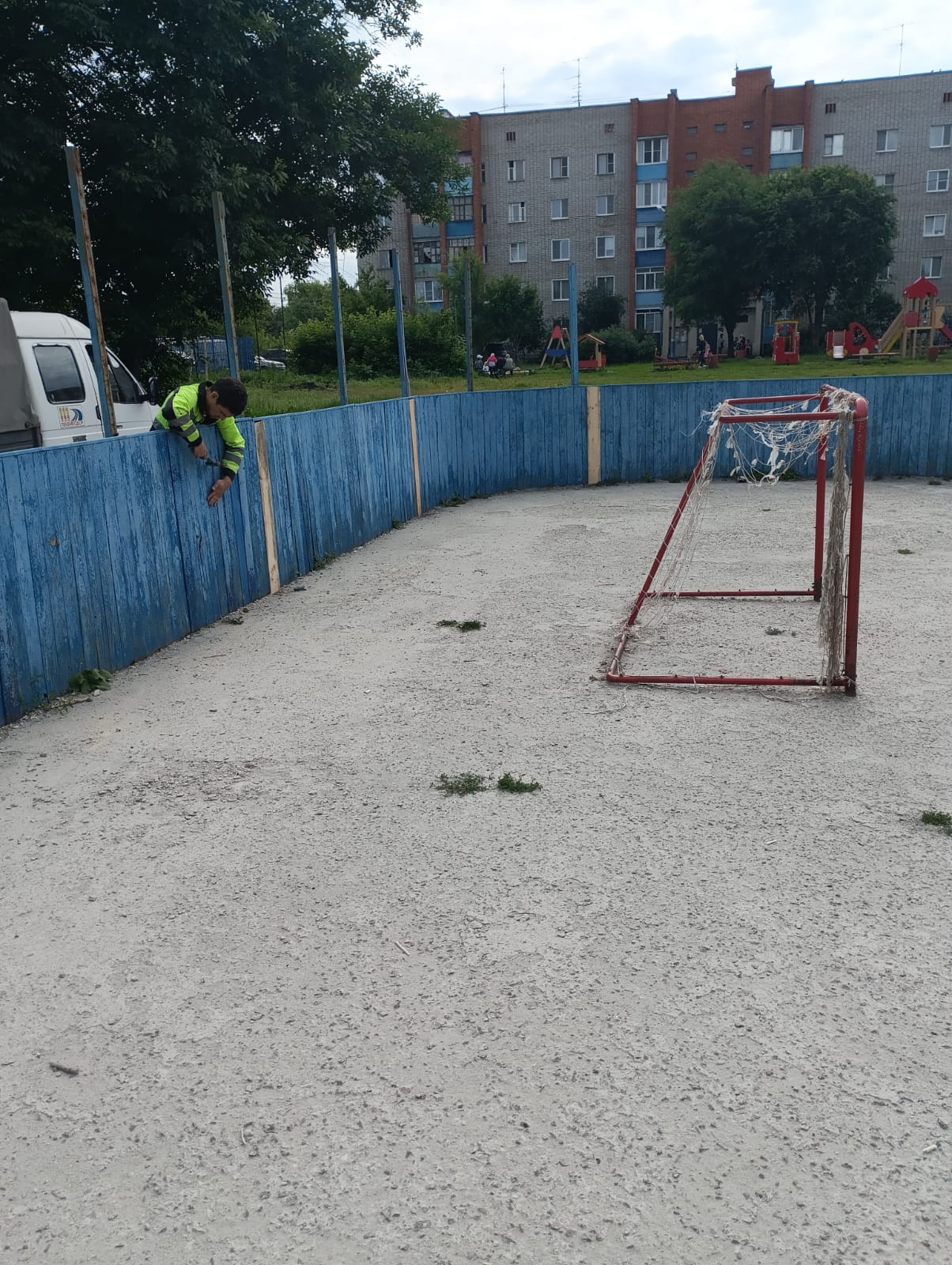 Замена отдельных элементов ограждения хоккейных площадок по ул. Егорова, Ленинградская,Вяземского