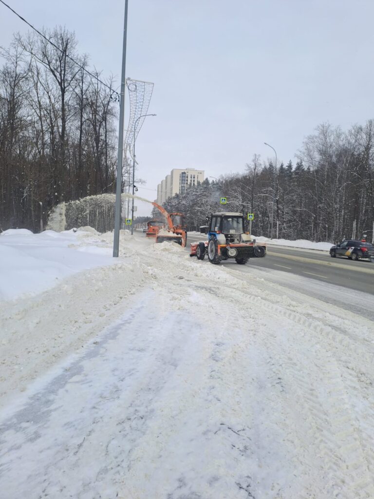 Перекидка снега шнекоротором по ул. Окружная — Официальный сайт МБУ  