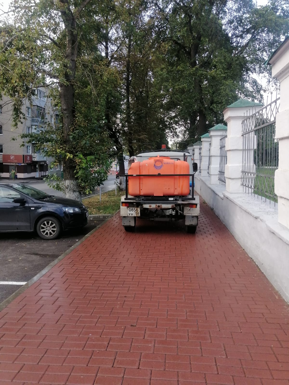 Мойка тротуаров по ул. Чкалова, Красная