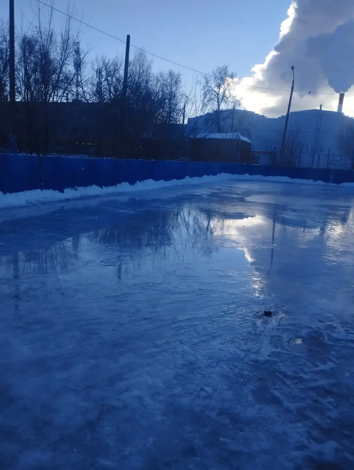 Подготовка к заливке и заливка катка на хоккейных площадках по ул. Жемчужная, Егорова