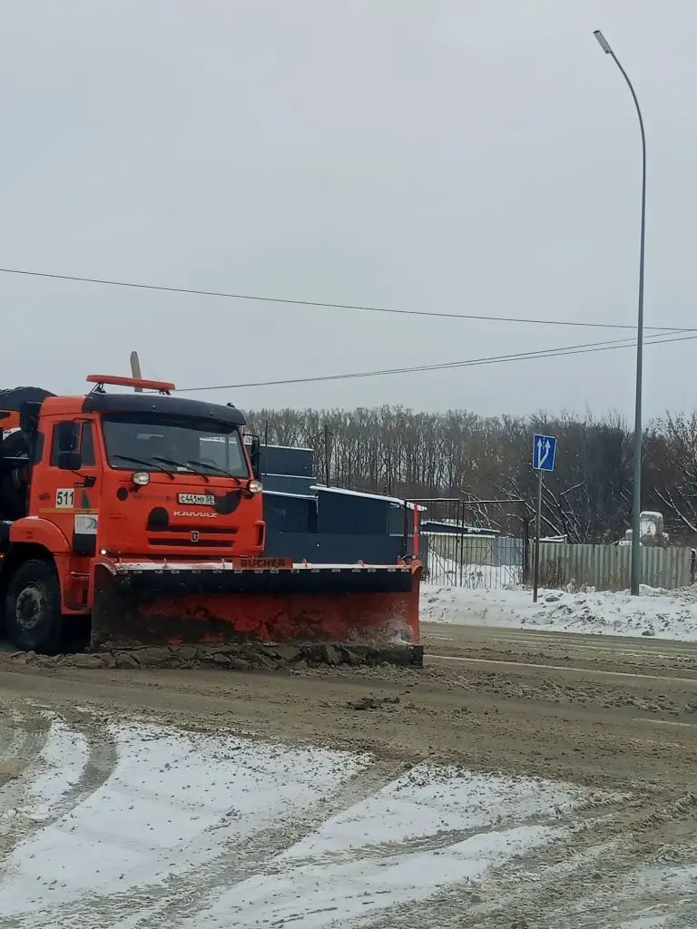 Очистка от снега проезжей части дороги по ул. Гагарина — Островная