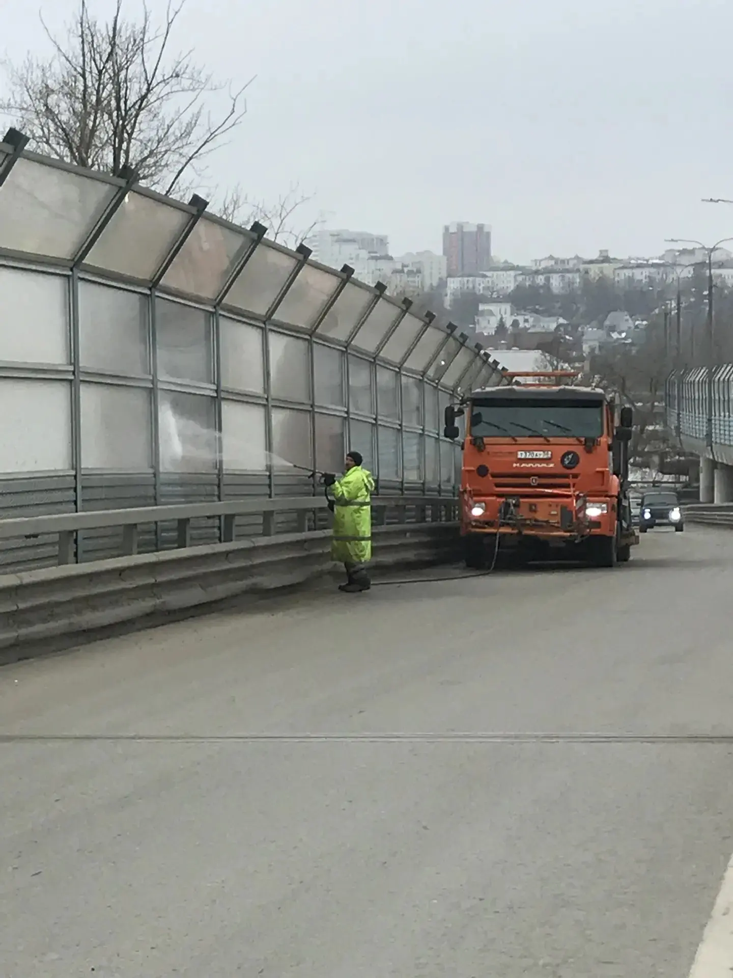 Мойка шумозащитных экранов по ул. Терновского, Центральная и на мосту по ул. Измайлова