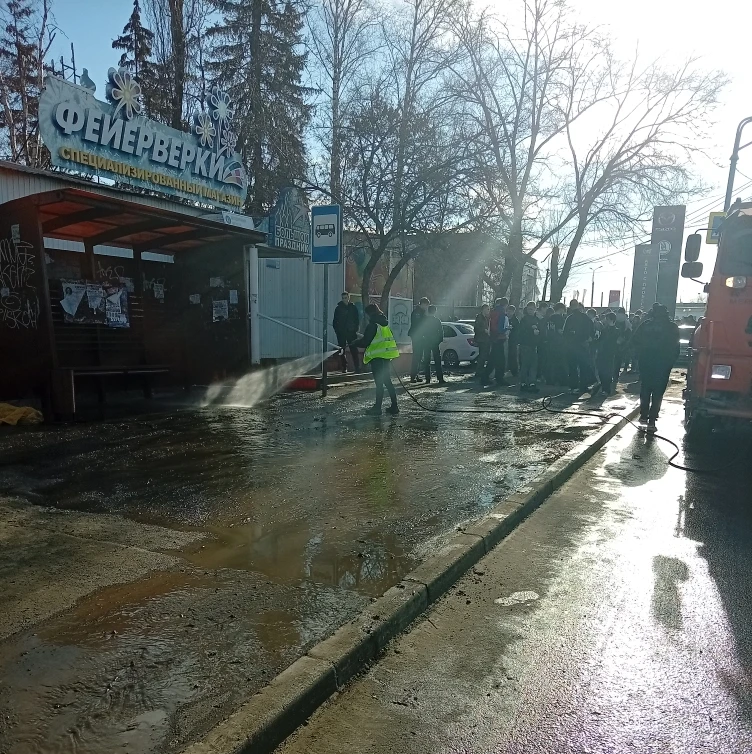 Мойка остановочных павильонов и посадочных площадок по Пр. Строителей