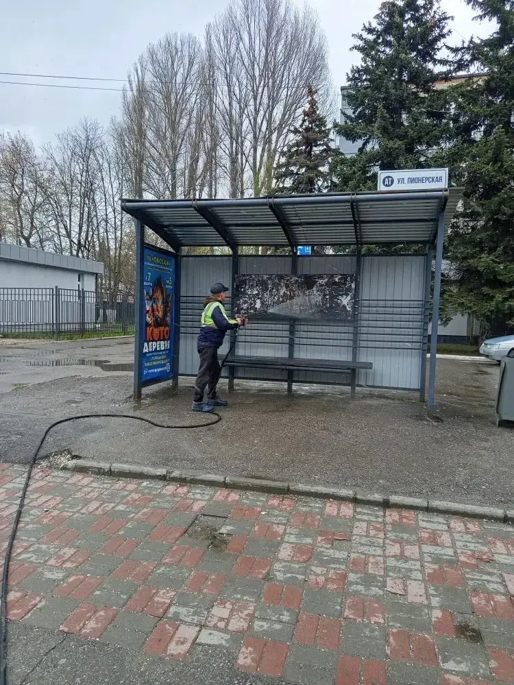 Мойка остановочных павильонов по Пр. Победы и ул. Карпинского