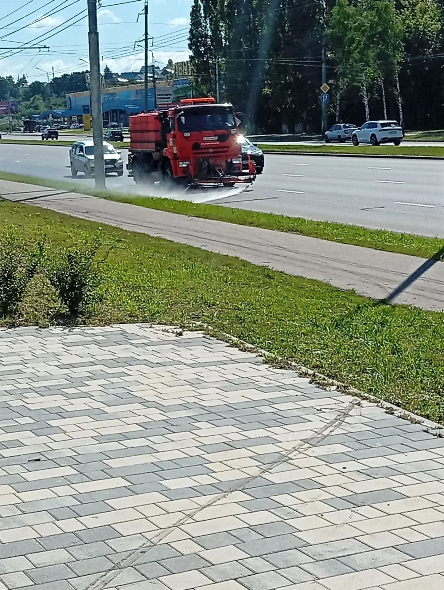 Мойка прилотковой части и тротуара по Пр. Строителей, дорога на Ахуны