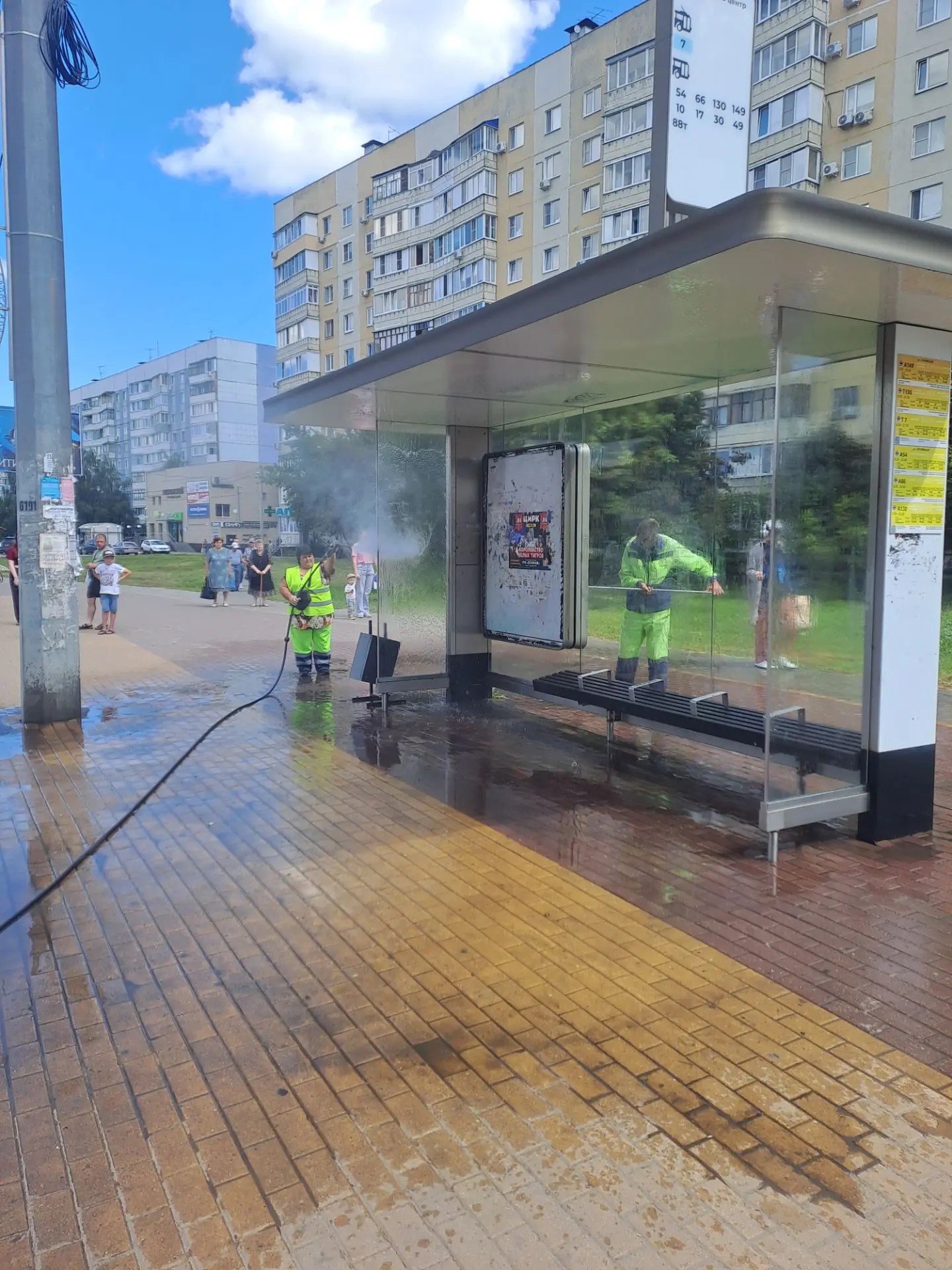 Мойка остановочных павильонов по ул. Терновского