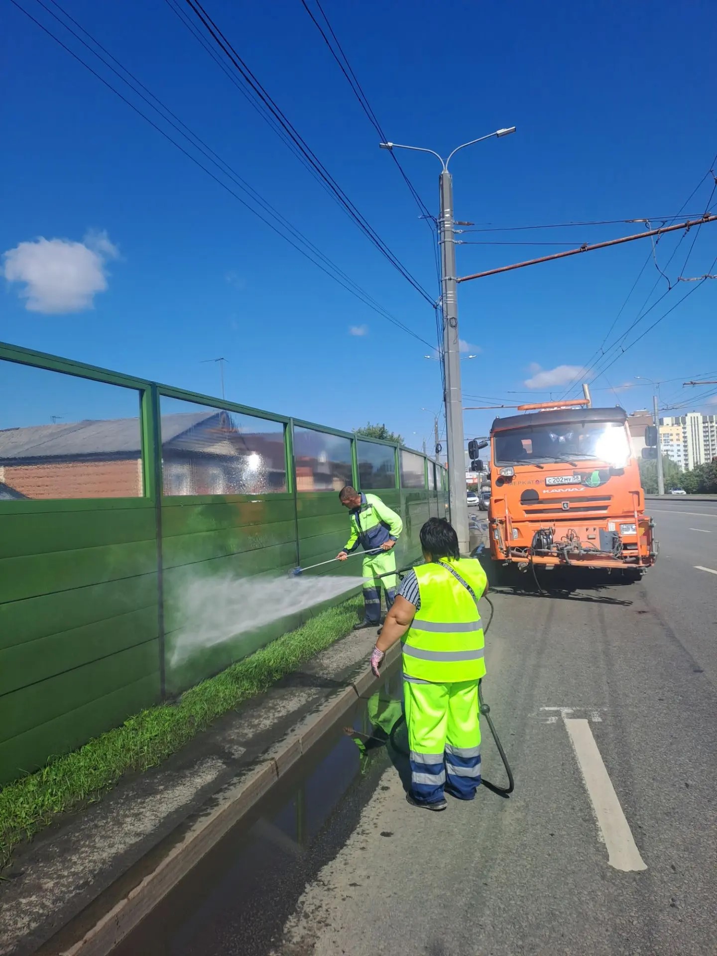 Мойка шумозащитных экранов по ул. Терновского